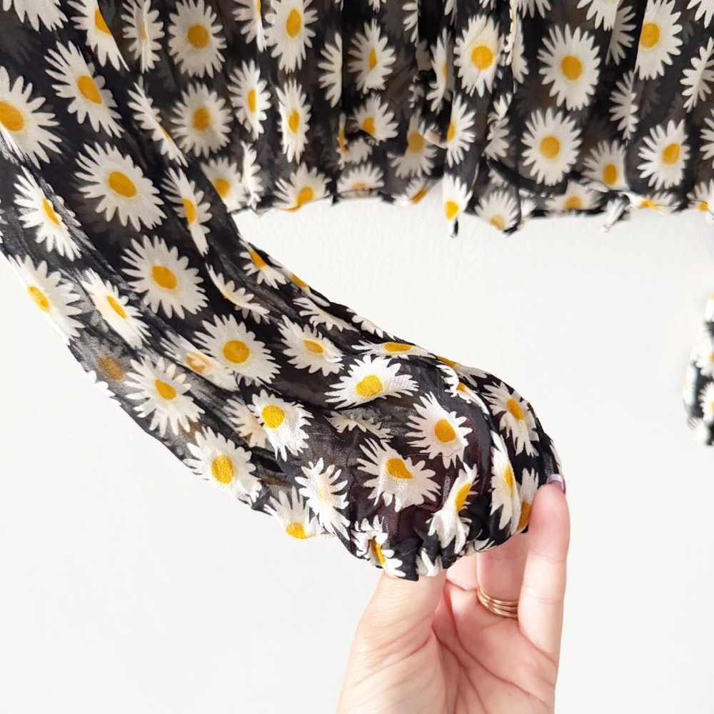 Zara Daisy Print Cropped Long Sleeve Semi Sheer Blouse Size XS - Picture 5 of 8